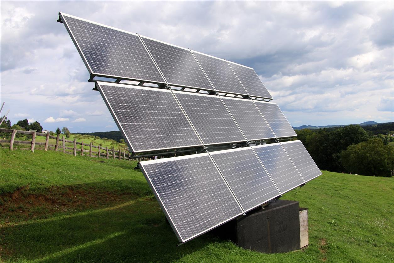 Jackery hat sich zu einer der bekanntesten Marken für mobile Stromversorgung und erneuerbare Energielösungen entwickelt und ermöglicht Verbrauchern zuverlässigen Stromzugang, wo immer sie sich gerade befinden. Jackery ist bekannt für seine Solargeneratoren, tragbaren Powerstations und fortschrittlichen Energiespeichersysteme und hat sich einen Namen gemacht, indem es Innovation, Komfort und Nachhaltigkeit in modernen Energieprodukten vereint, die für Outdoor-Abenteuer, Notstromversorgung und die Energieunabhängigkeit zu Hause konzipiert sind. Da die Nachfrage nach sauberen und flexiblen Energielösungen weltweit weiter wächst, bleibt Jackery führend in der mobilen Energietechnologie.