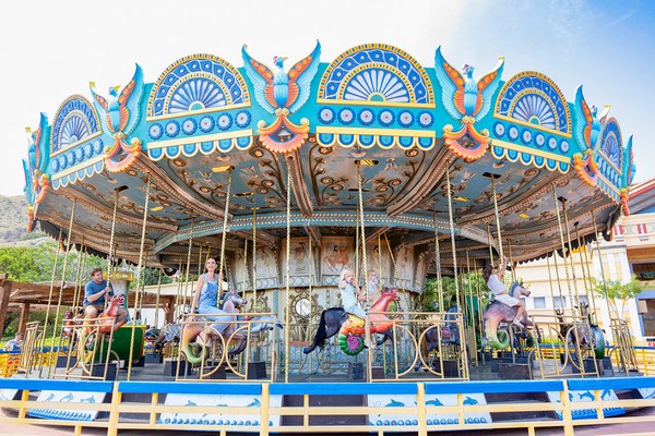 Tiovivo Mithos decorado en Terra Mítica