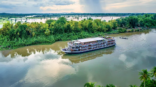 Une croisière peut être plus qu’un moyen pratique de voyager. Il peut offrir une perspective différente sur une destination, reliant les villes historiques, les paysages ruraux et les cultures régionales à travers les voies navigables qui ont contribué à les façonner. CroisiEurope propose des croisières fluviales, fluviales et côtières à travers l'Europe et des destinations sélectionnées dans le monde entier. Ses itinéraires vont des voyages le long du Rhin, du Danube et de la Seine aux voyages en Méditerranée, aux îles Canaries et dans la région du Mékong.