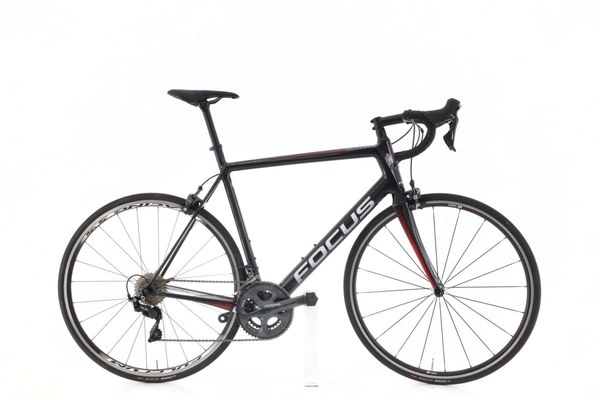 Bicicletta da corsa in carbonio Focus Izalco Race 9.8 ricondizionata, dal catalogo Zyclora