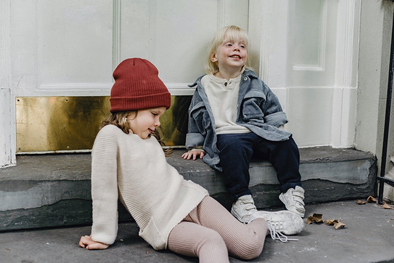 Pour habiller leurs tout-petits, les parents recherchent l'équilibre parfait entre style, confort et prix abordable, et c'est exactement ce qu'Orchestra propose. Marque française de mode enfantine leader, Orchestra s'est taillé une place de choix dans le cœur (et la garde-robe) des familles européennes et internationales. Des tout-petits aux préadolescents branchés, Orchestra crée des vêtements qui permettent aux enfants d'être des enfants, sans compromis sur la mode ni sur le prix.
