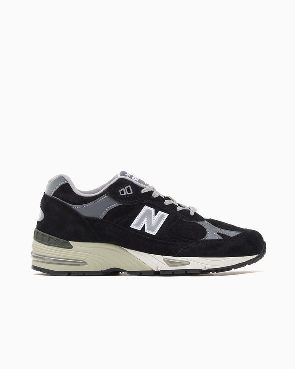 New Balance M991v1 en negro y gris