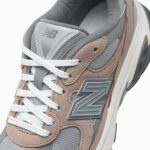 Detalle de las New Balance U2010 en marrón y gris