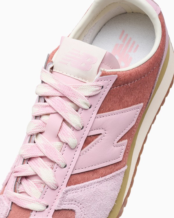 Detalle de las New Balance U471 en rosa