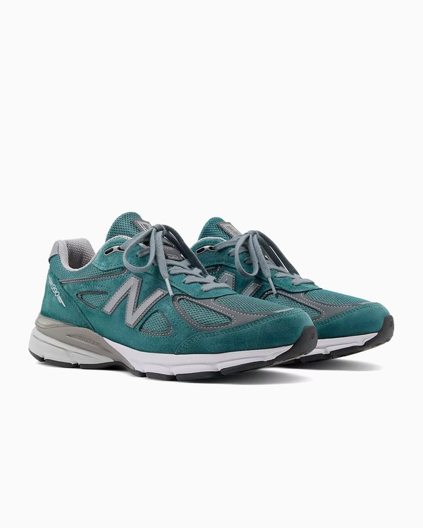 Par de New Balance U990v4 Made in USA en verde