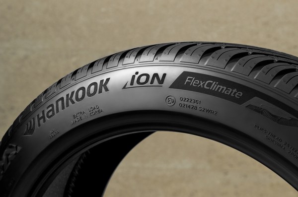 Seitenwand des Hankook iON FlexClimate Reifens mit iON Schriftzug