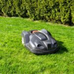 Alors que la domotique continue de transformer notre quotidien, l'entretien des espaces extérieurs entre lui aussi dans une nouvelle ère d'automatisation. Navimow s'est imposée comme une marque innovante de tondeuses robotisées, proposant un entretien des pelouses intelligent, précis et sans effort grâce à une technologie de navigation avancée, l'automatisation et une capacité à évoluer sur tous les terrains. Avec des produits tels que les tondeuses robotisées Navimow des séries i et X, la marque aide les propriétaires à simplifier l'entretien de leur pelouse tout en améliorant la précision, le confort et l'efficacité de la tonte.