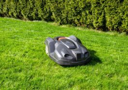 Alors que la domotique continue de transformer notre quotidien, l'entretien des espaces extérieurs entre lui aussi dans une nouvelle ère d'automatisation. Navimow s'est imposée comme une marque innovante de tondeuses robotisées, proposant un entretien des pelouses intelligent, précis et sans effort grâce à une technologie de navigation avancée, l'automatisation et une capacité à évoluer sur tous les terrains. Avec des produits tels que les tondeuses robotisées Navimow des séries i et X, la marque aide les propriétaires à simplifier l'entretien de leur pelouse tout en améliorant la précision, le confort et l'efficacité de la tonte.