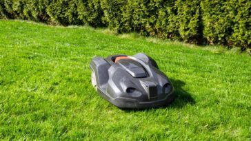 Alors que la domotique continue de transformer notre quotidien, l'entretien des espaces extérieurs entre lui aussi dans une nouvelle ère d'automatisation. Navimow s'est imposée comme une marque innovante de tondeuses robotisées, proposant un entretien des pelouses intelligent, précis et sans effort grâce à une technologie de navigation avancée, l'automatisation et une capacité à évoluer sur tous les terrains. Avec des produits tels que les tondeuses robotisées Navimow des séries i et X, la marque aide les propriétaires à simplifier l'entretien de leur pelouse tout en améliorant la précision, le confort et l'efficacité de la tonte.