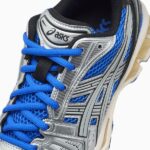 Detalle de las ASICS Gel-Kayano 14 Illusion Blue en azul y plata