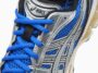 Detalle de las ASICS Gel-Kayano 14 Illusion Blue en azul y plata